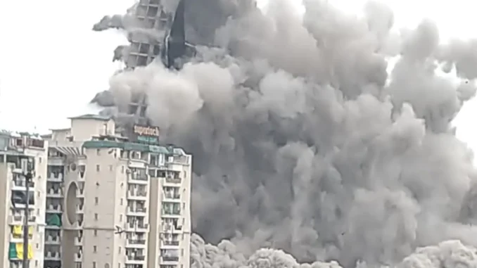 What led to demolition of Supertech twin towers buildings